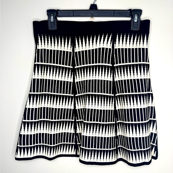 Max Studio Modern Geometric A-line skirt Size Small - Picture 1 of 4